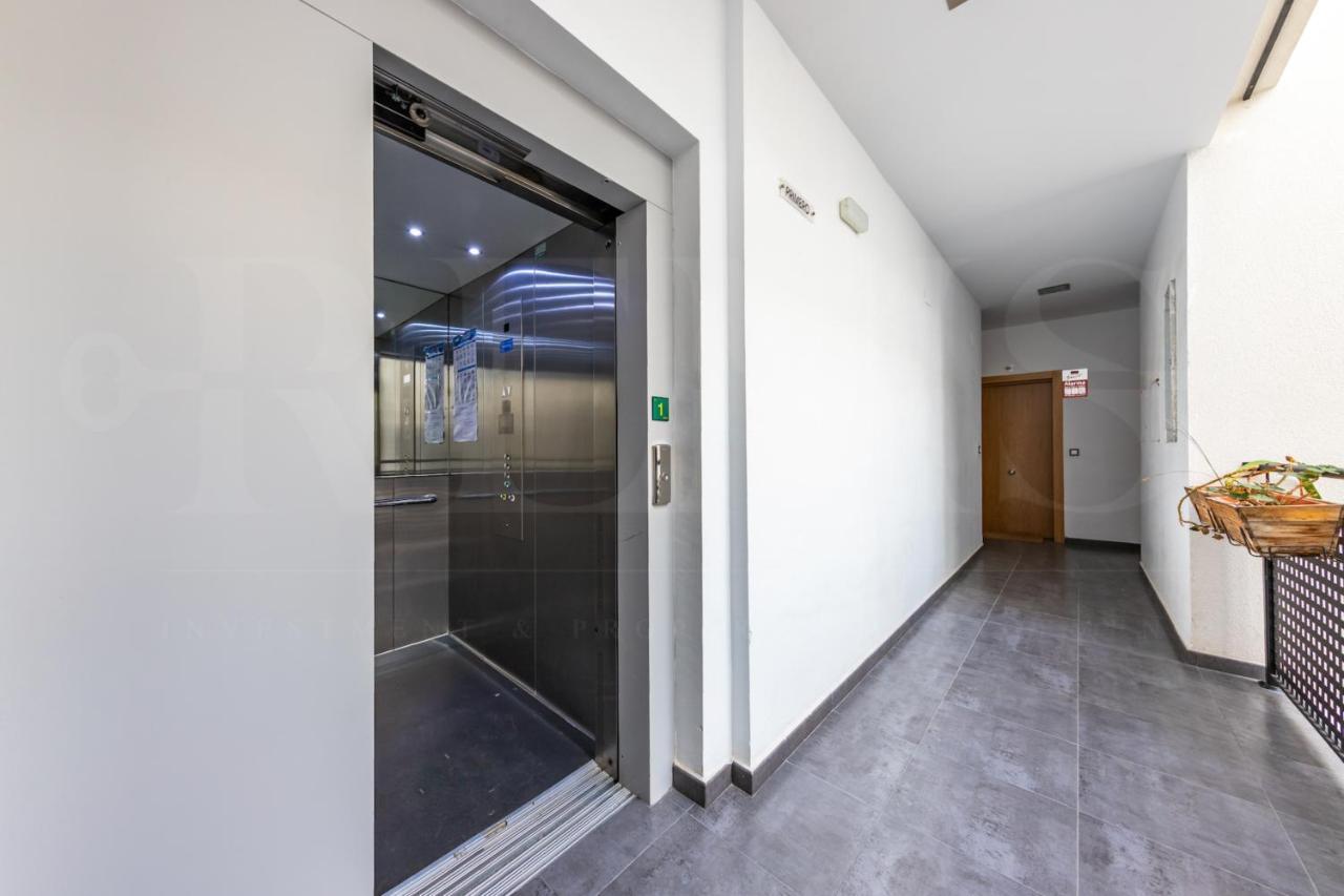 Apartament Cozy Flat With Common Pool & Parking - Center By Rems Malaga Zewnętrze zdjęcie